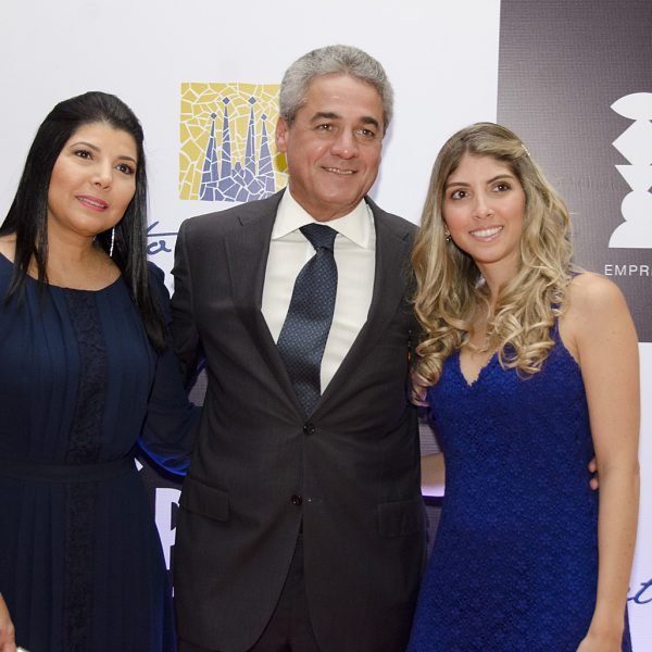 42 Família Promédica - Teresa Valente, Jorge Oliveira e Luciana Valente - prêmio máximo na categoria Medicina de Grupo